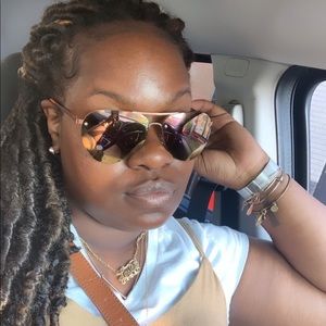 Meet your Posher, Leslie